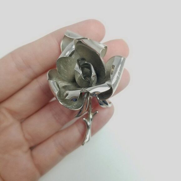 Vintage 3D Rose Shape Brooch, Silver Tone Setting Signed JP, Retro Unisex Estate - Picture 2 of 7
